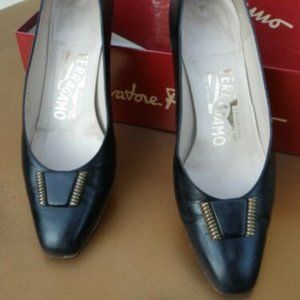 Salvatore Ferragamo Vintage Classic Black Pumps w/Gold Detail Hardware, SZ 6 box